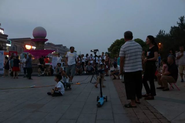 “百場電影進社區”大型公益活動 “百場電影進社區”大型公益活動