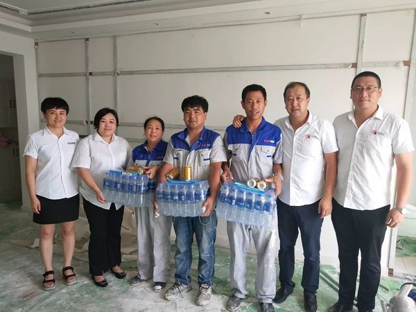 乾港集團(tuán)高層慰問一線員工 乾港集團(tuán)高層慰問一線員工