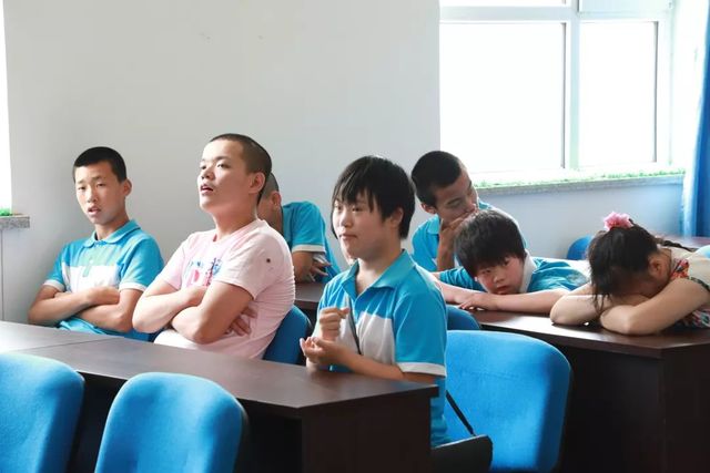 乾港關愛兒童 乾港關愛兒童